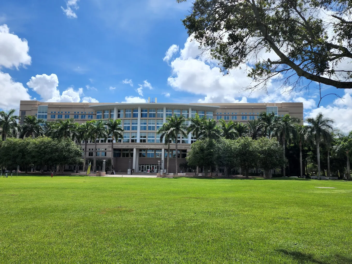 Institution defulat img