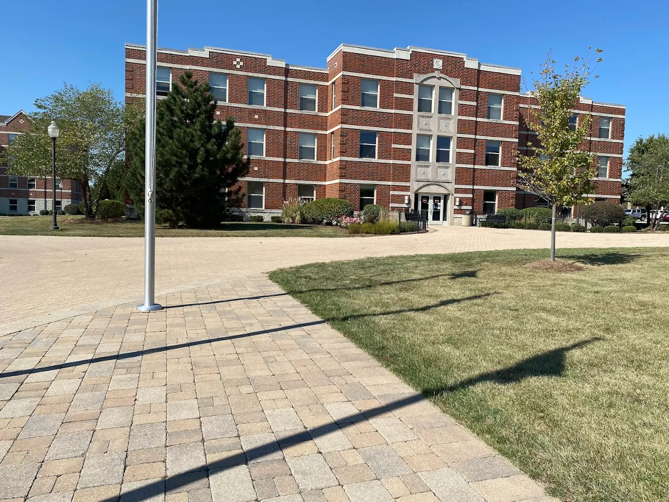 Institution defulat img