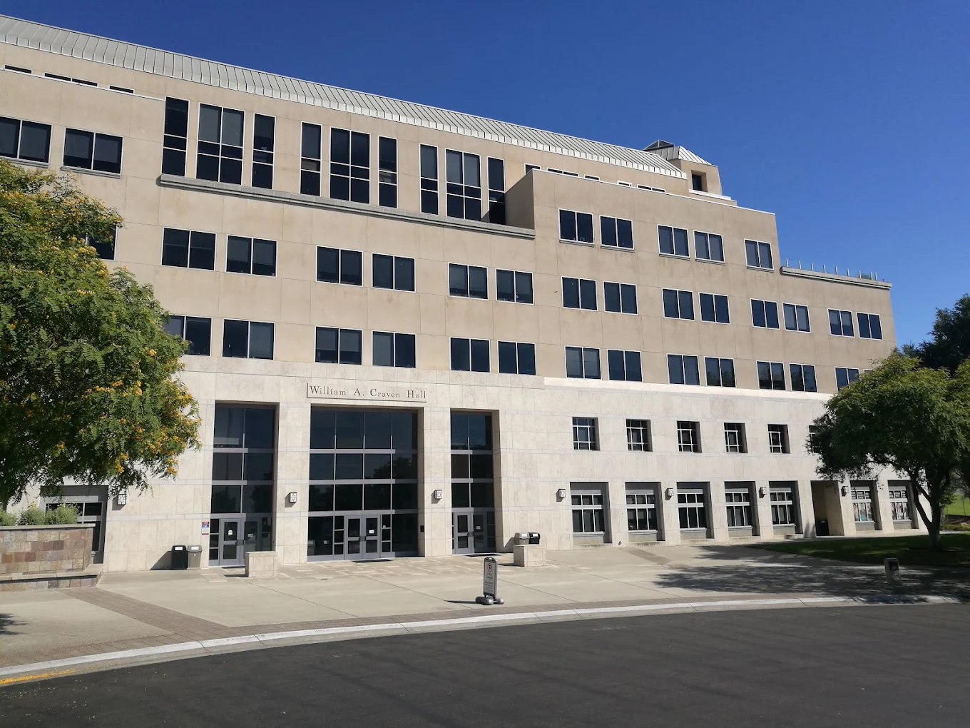 Institution defulat img