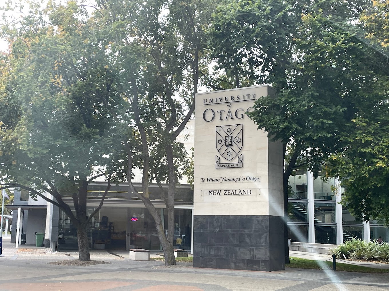 Institution defulat img