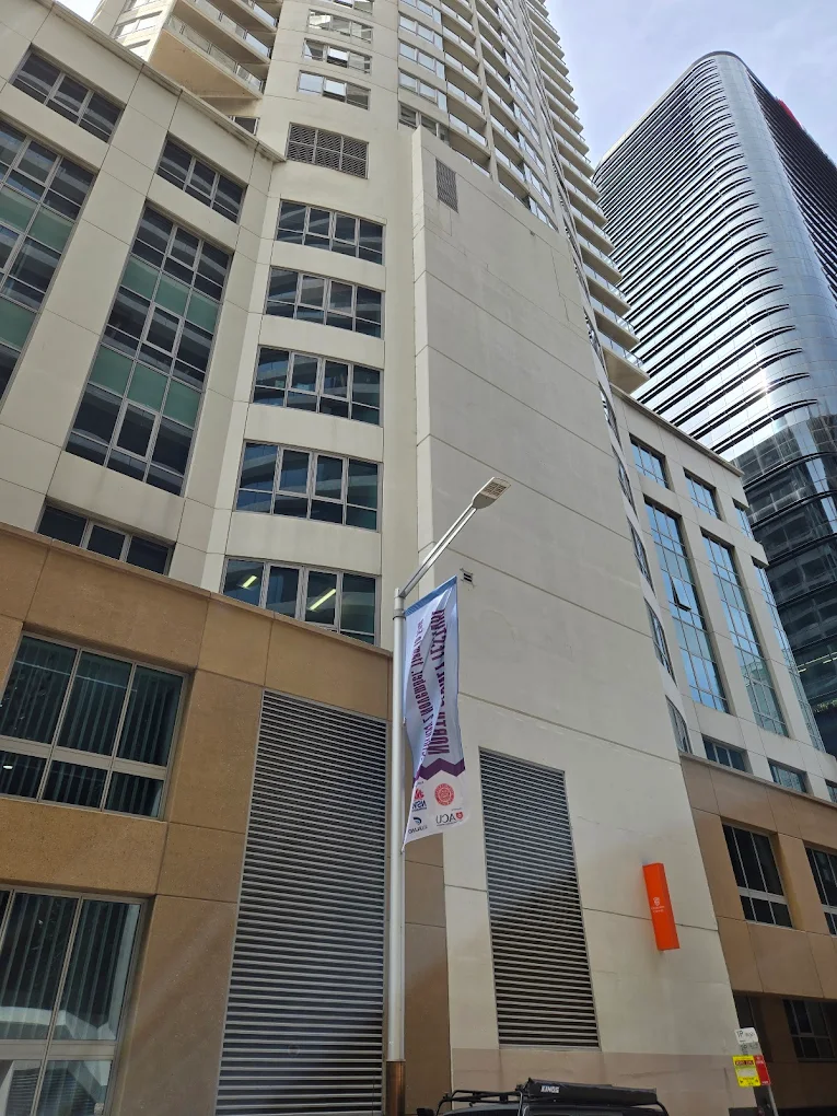 Institution defulat img