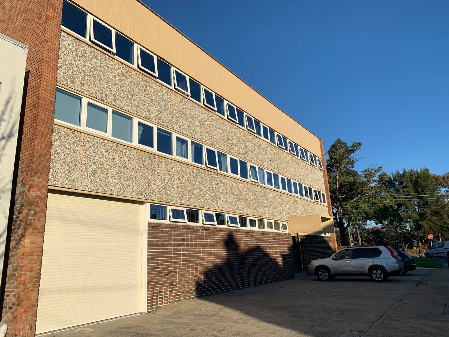 Institution defulat img