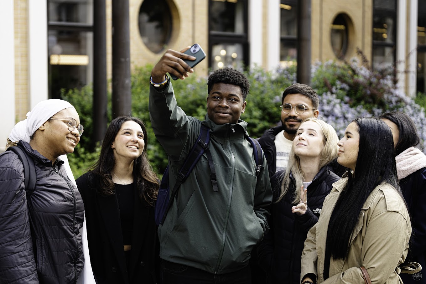 Institution defulat img