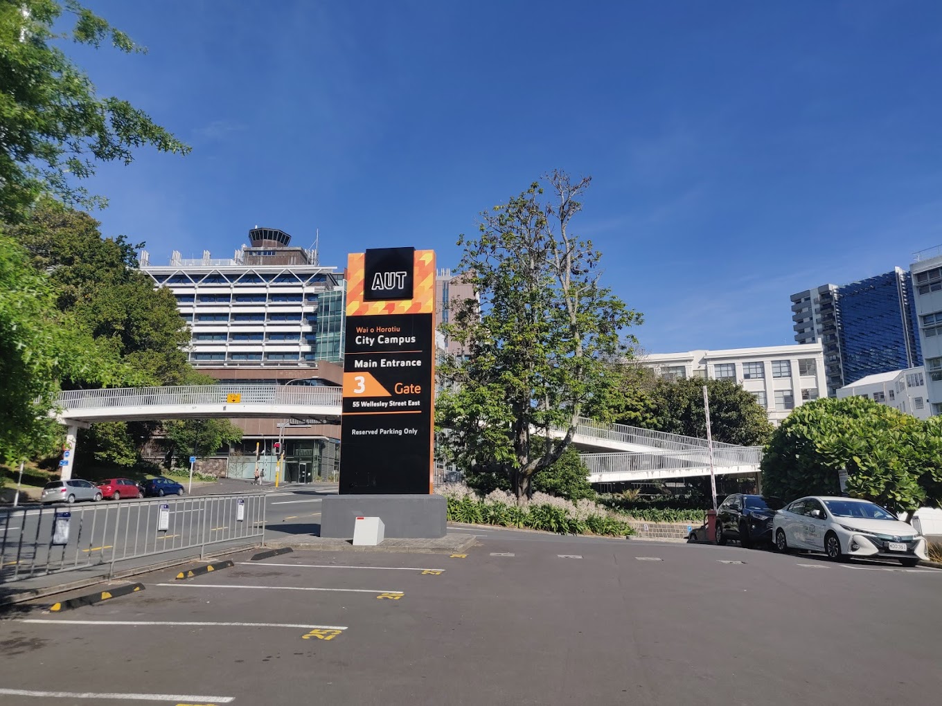 Institution defulat img