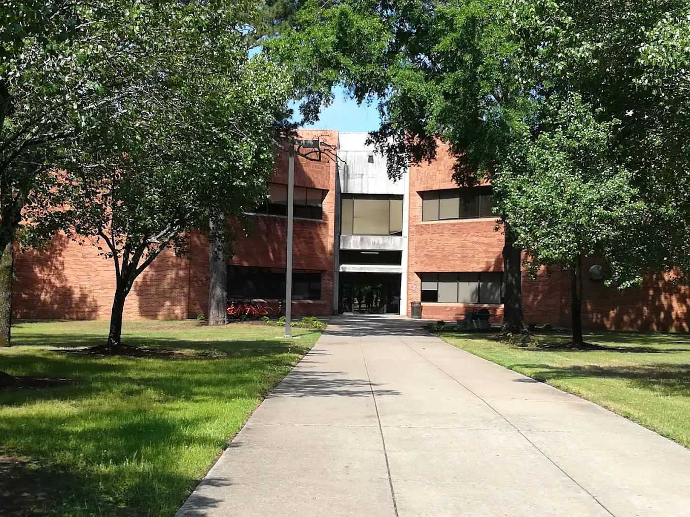 Institution defulat img