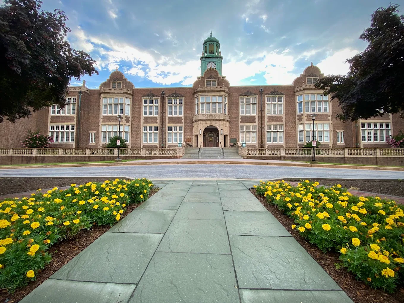 Institution defulat img