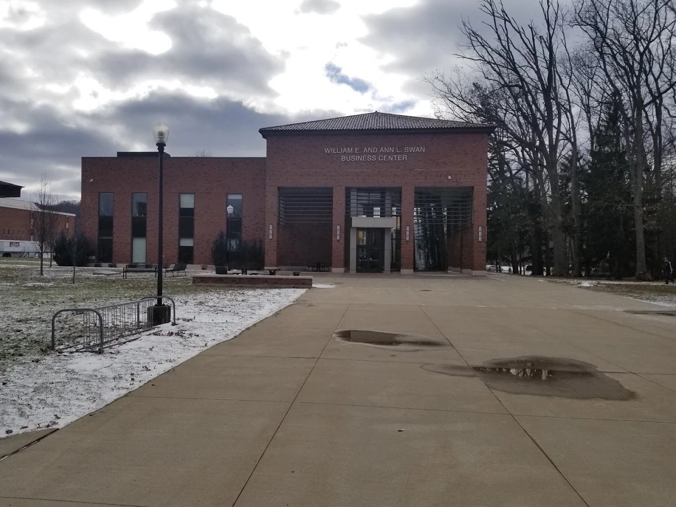 Institution defulat img