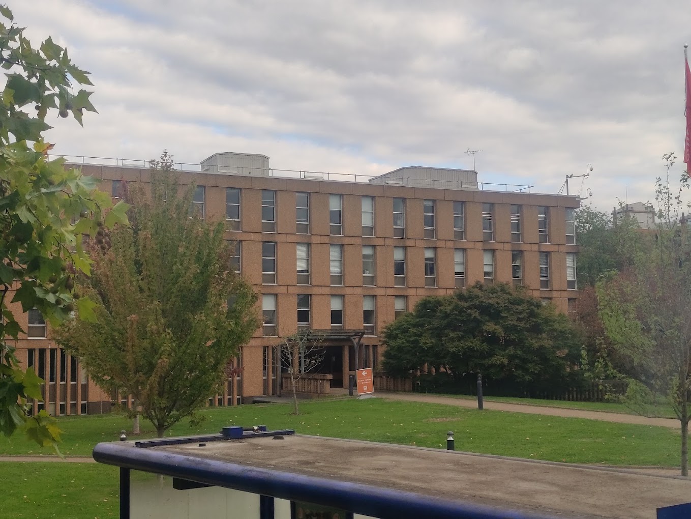 Institution defulat img