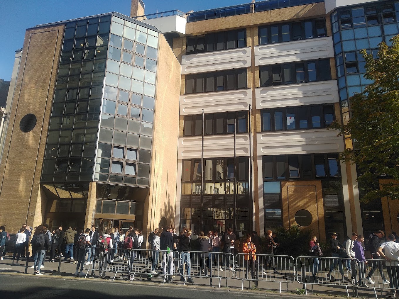 Institution defulat img