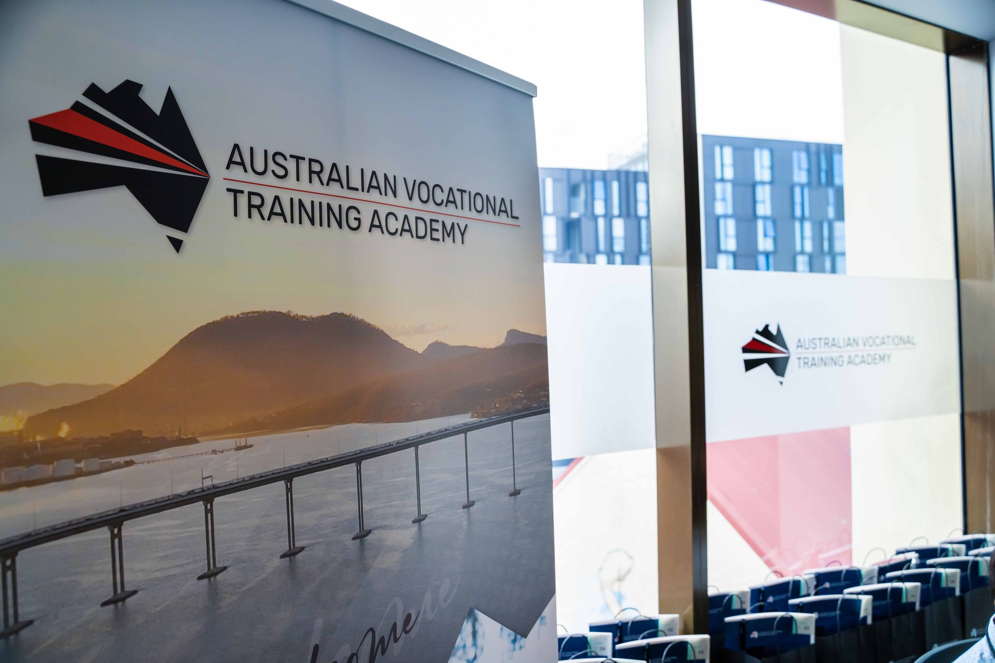 Institution defulat img