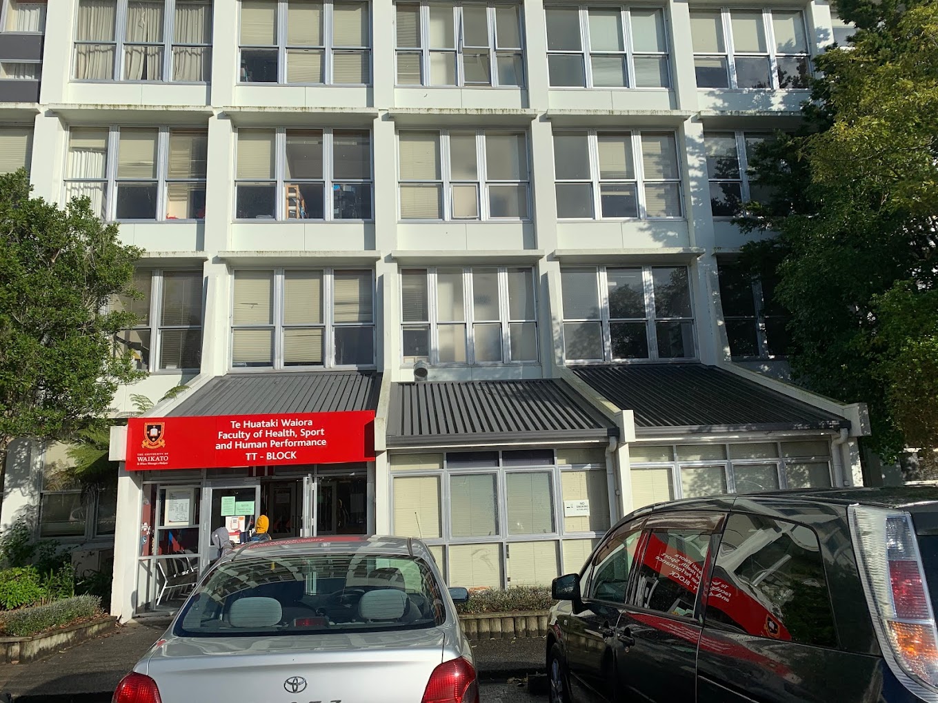 Institution defulat img