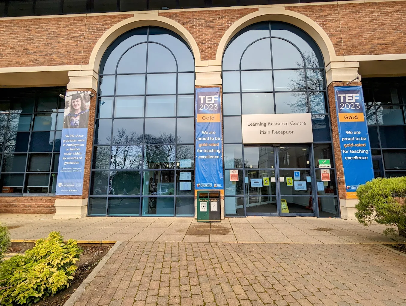 Institution defulat img