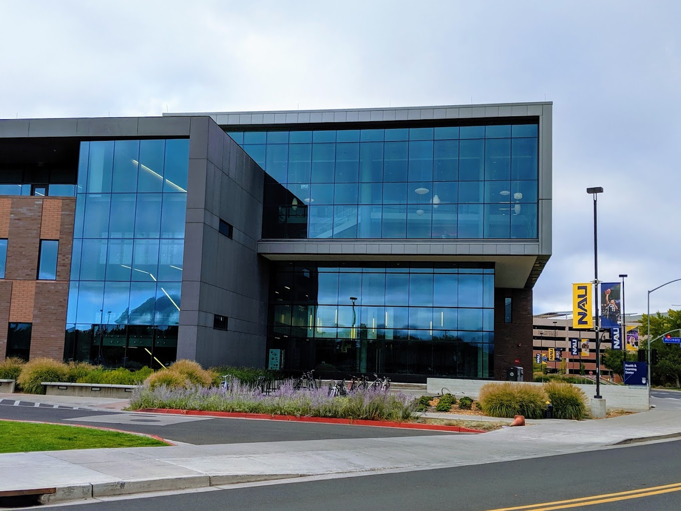 Institution defulat img